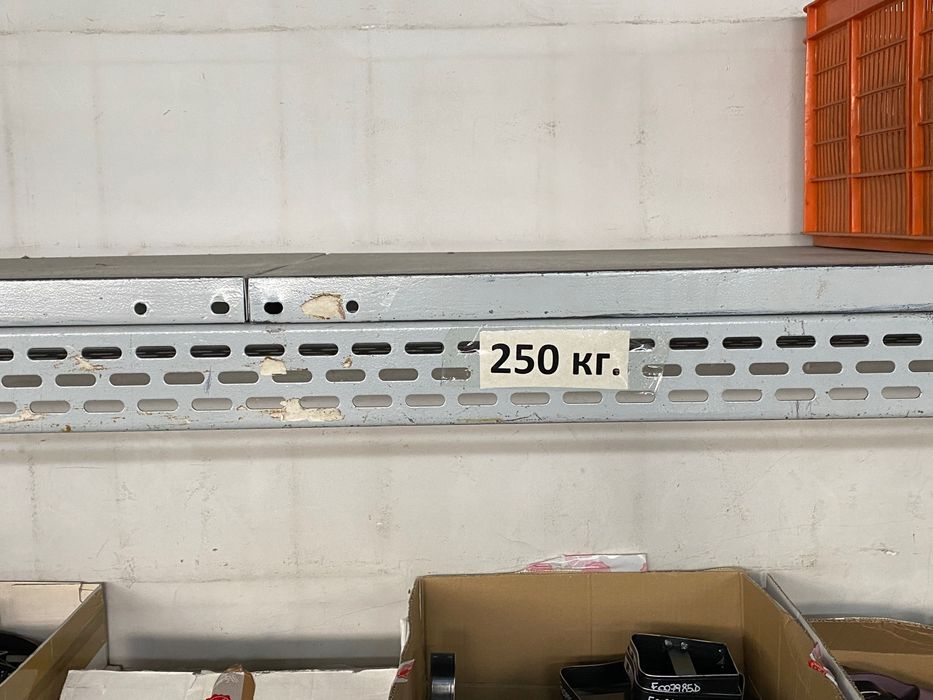 Метални секционни рафтове/стелажи