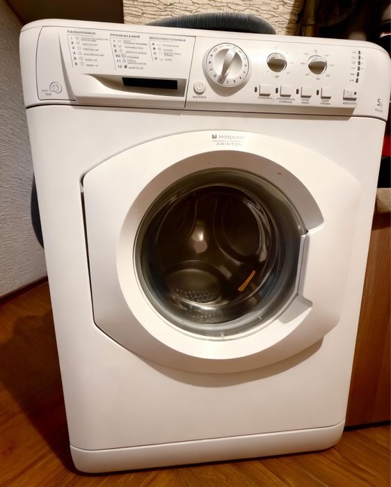Продам стиральную машину Hotpoint Ariston, 5 кг