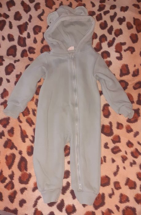 Продам комбинезоны зимние.