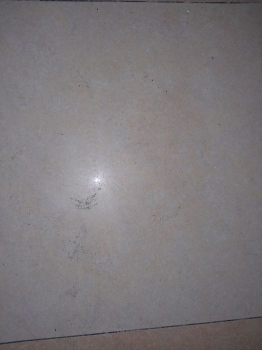 60×60 kafel sotladi