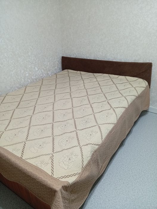 Отдам  двух спальную кровать