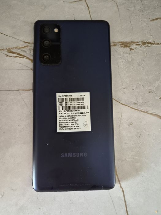 Продам сотовый телефон Самсунг S 20 FE
