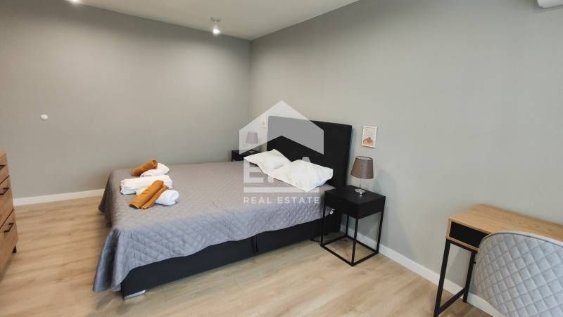 Продава се Тристаен апартамент в Варна, Спортна зала - 95 кв.м за 10 €/кв.м - Снимка #7