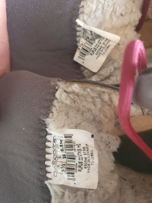 Обувки Lowa, номера 38,5 , 39 и 36.