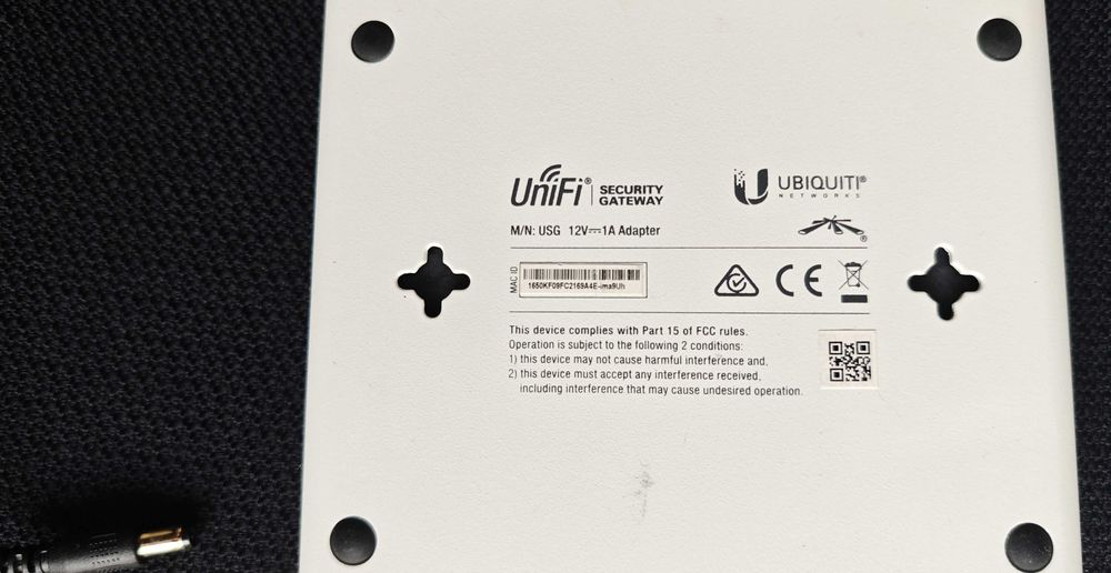 Ubiquiti UniFi USG рутер и security gateway