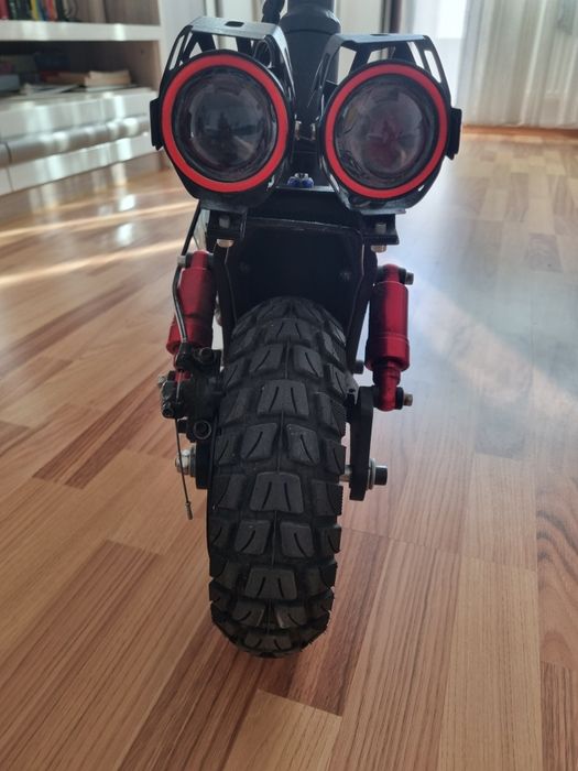 Vând trotinetă electrică