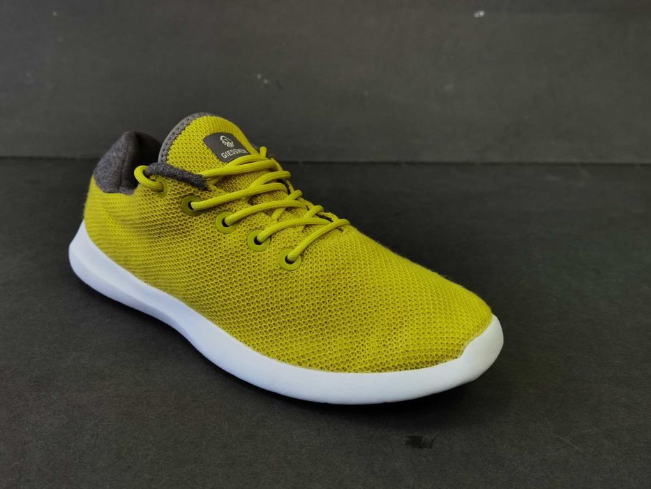 Adidasi alergare  41 42 GEISSWEIN- Elvetia Lana Merino 750 Ron Ca NOI