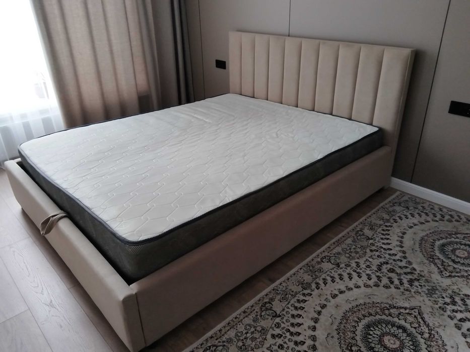 Продам двуспальную кровать