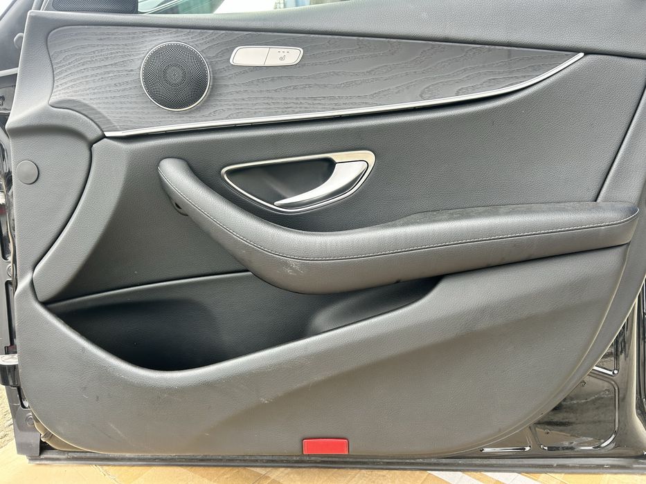 Panou interior ușă dreapta față Mercedes W213