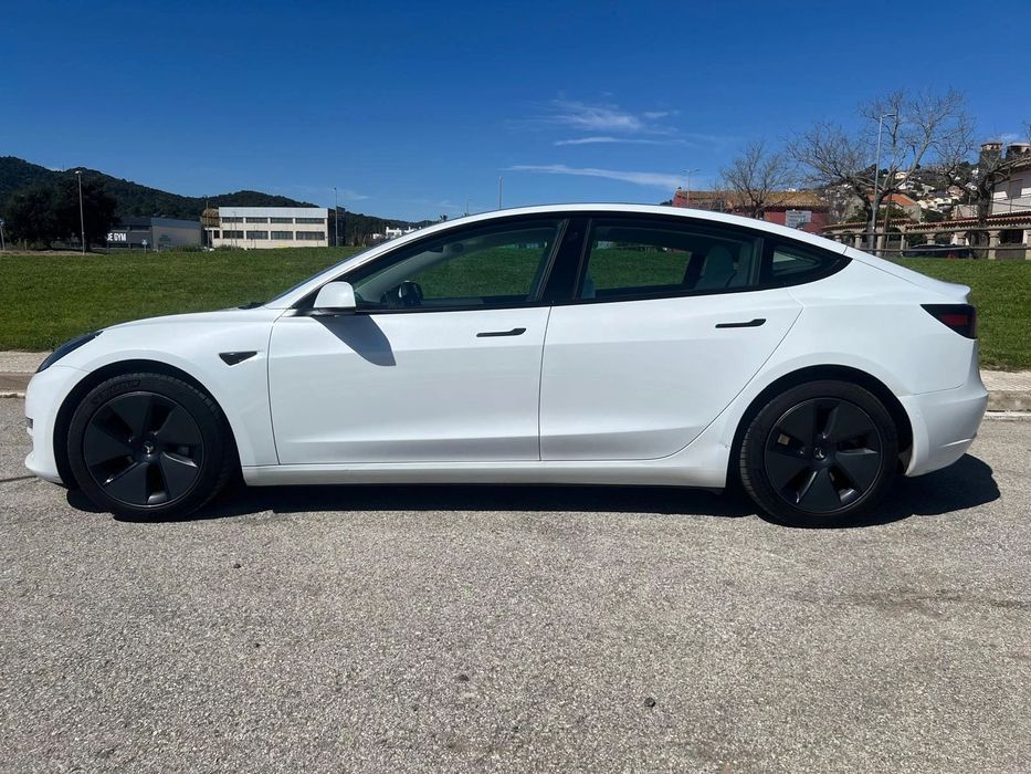 Tesla Model 3 Long Range - bateria mare, 492 cp, interior alb