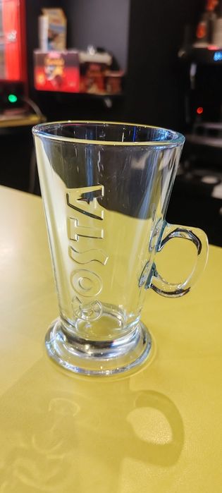 Căni de sticlă  aproape noi