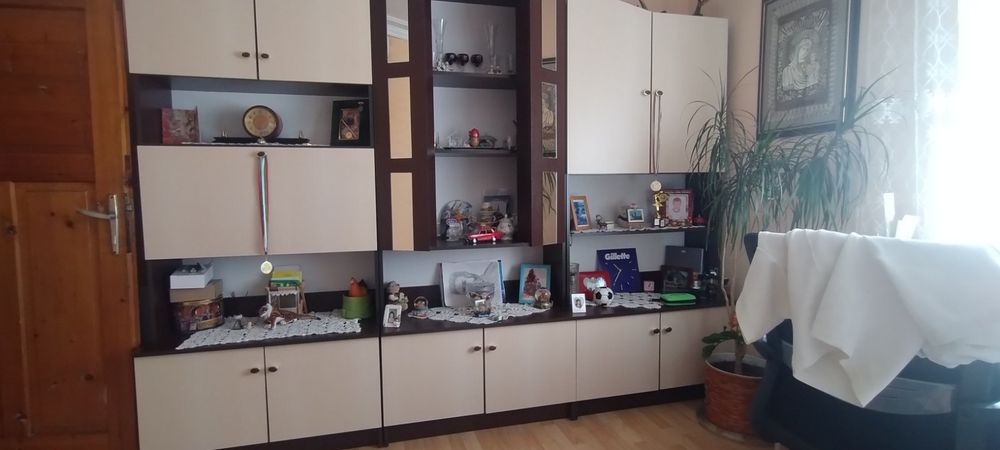 Продавам холна секция