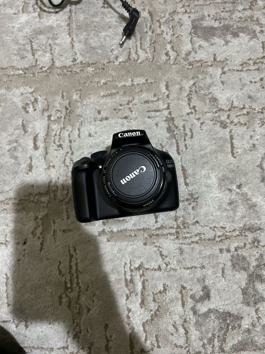 Aparat DSLR Canon 1100D cu obiectiv 50mm 1.8