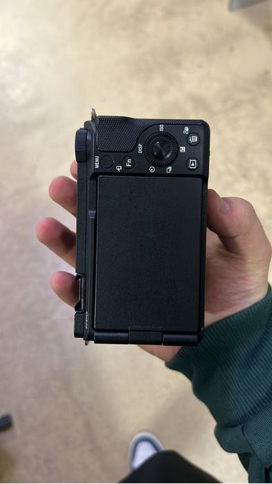 Продам Sony ZV-E10 Mark II + кит 16–50мм