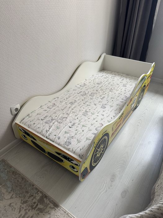 Продам кровать машинку