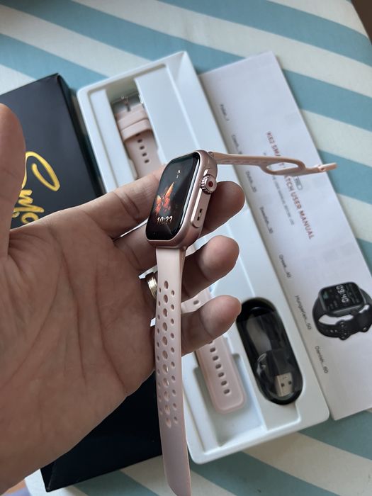 Vand smartwach in cutie cu toate accesoriile