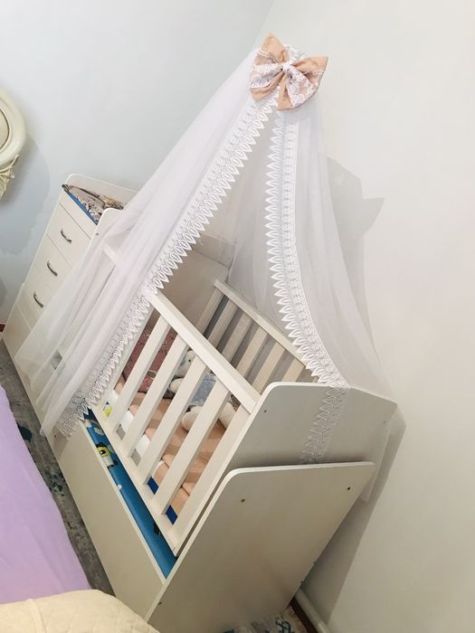 Кровать почти новый жастыктарымен бортиктеримен