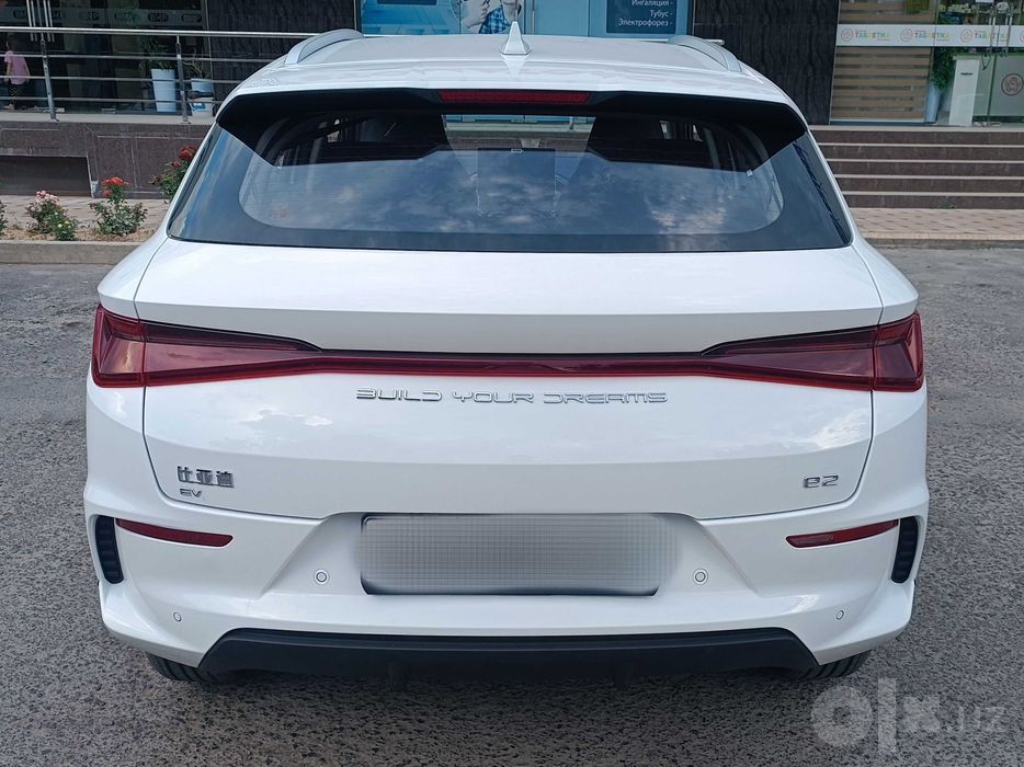 BYD E2 405 km LUXE 2024