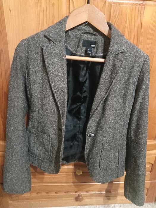 Запазено сако на H and M