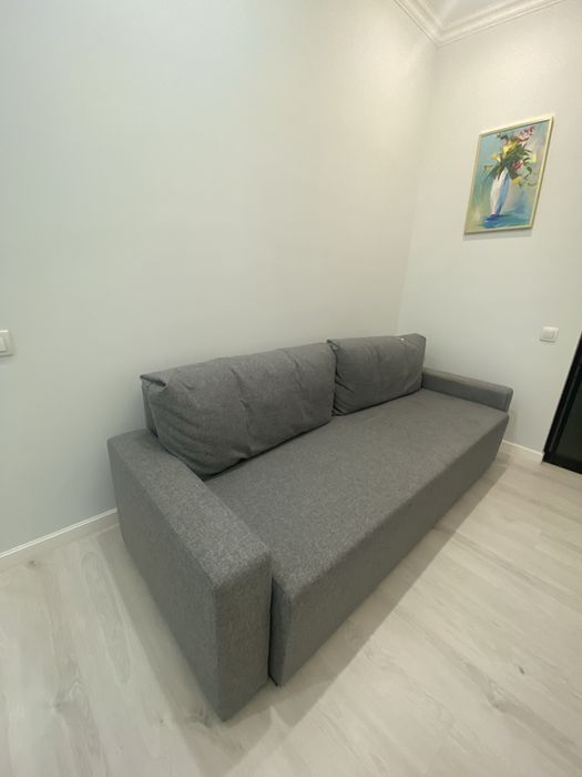 Диван IKEA серого цаета