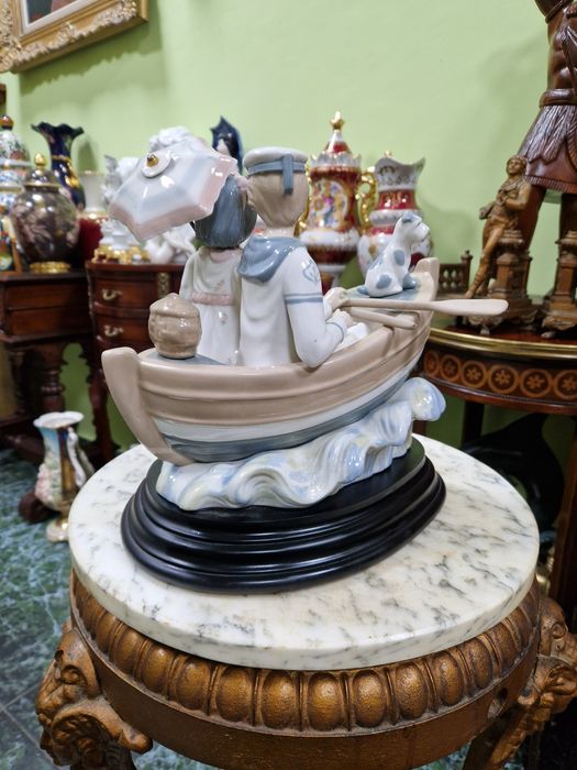 Страхотна голяма антикварна испанска порцеланова фигура композиция