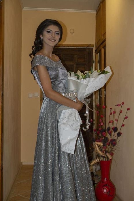 Официална рокля