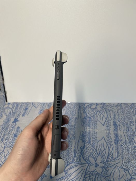 Продам Nintendo Switch Lite не прошитая