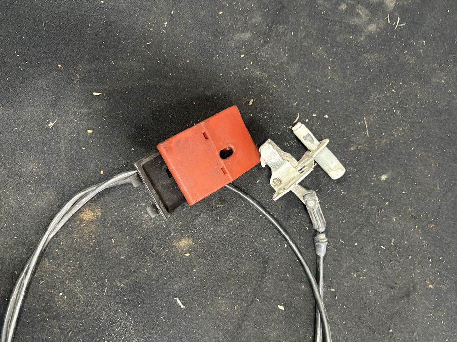 Mercedes w124 Жило Преден Капак