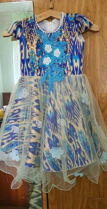 Нарядные платья на девочк.