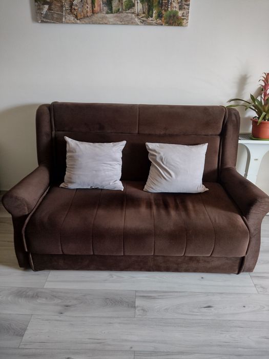 Vând canapea extensibila , două fotolii cu riclainer și comodă TV