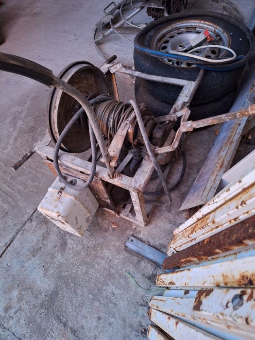 Лебедка , строителен подемник.