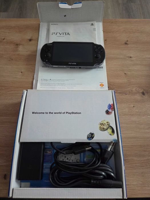 PS Vita Oled modat cu adaptor SD2Vita plus card Sandisk 64gb impecabil