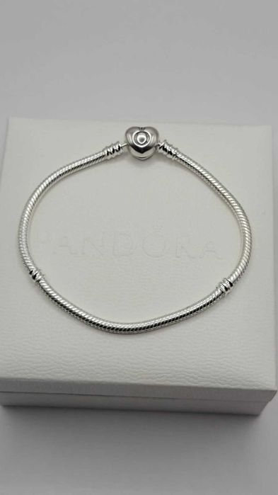 Гривна Пандора|Pandora