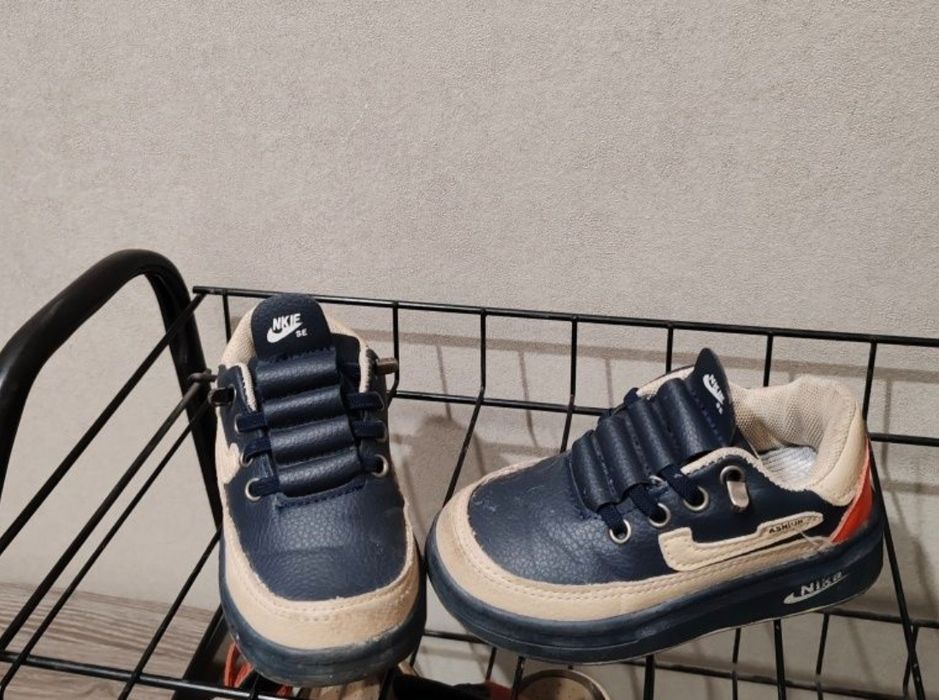 Продам детскую обувь