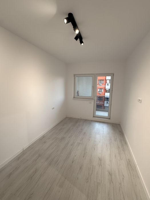 Inchiriez studio nemobilat cu parcare subterana Biruinței 81