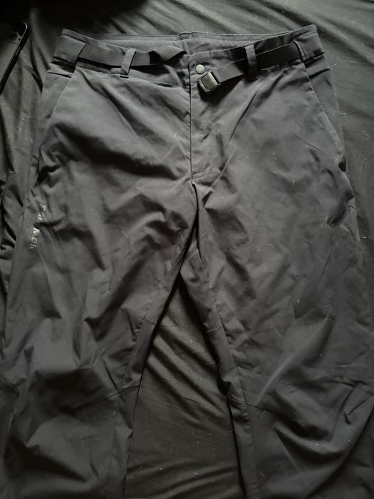 штаны Salomon немного отталкивают воду