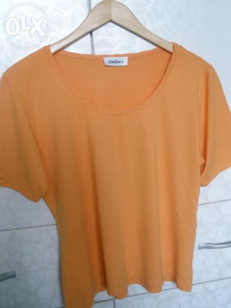 2 блузки М и трета подарък