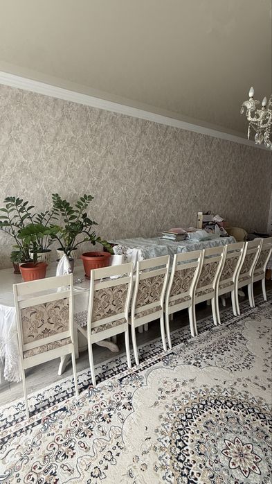 Стол со стульями
