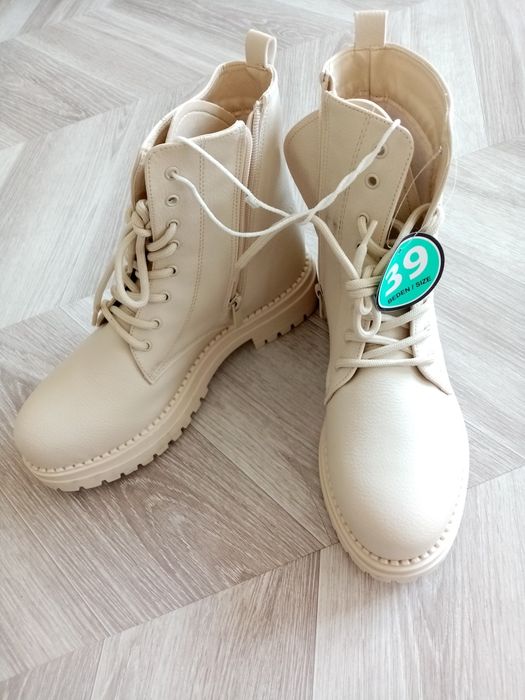 Ботинки демисезонные НОВЫЕ