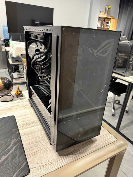 Новый игровой кейс ASUS, AMD Ryzen 7 9800X3D, AMD RADEON RX 9070 XT