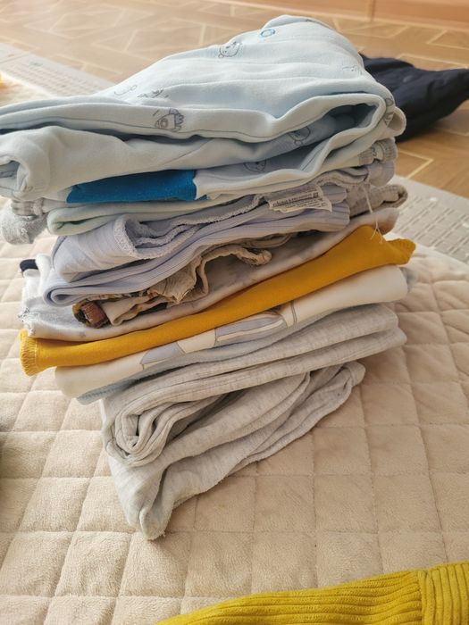 Оддам  даром детские вещи