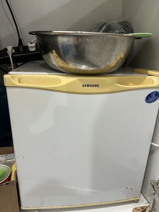 Продам холодильник маленький мини