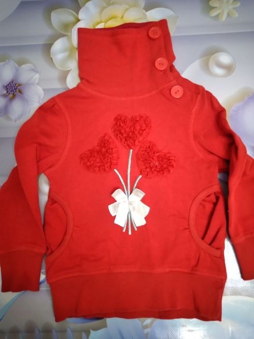 Одежда на девочку ТЁПЛАЯ очень красивая.