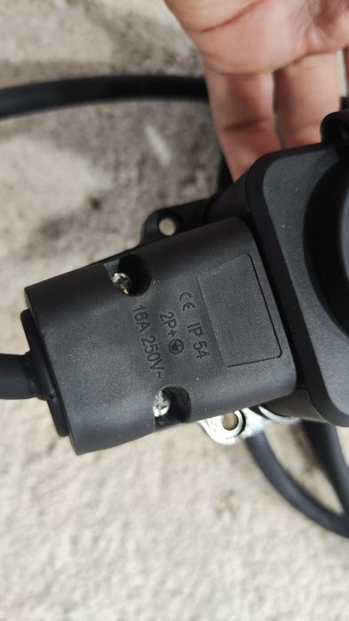 Продам удлинитель на 4 розетки со шнуром 5 метров 3*1.5мм