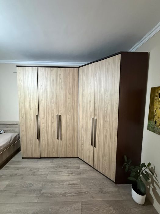 Плательный угловой шкаф