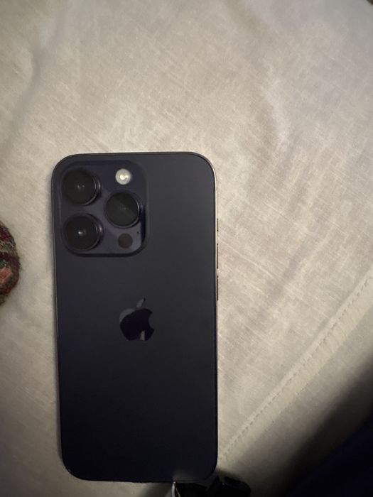 Продаю айфон 14 pro идеальном состояние почти новая