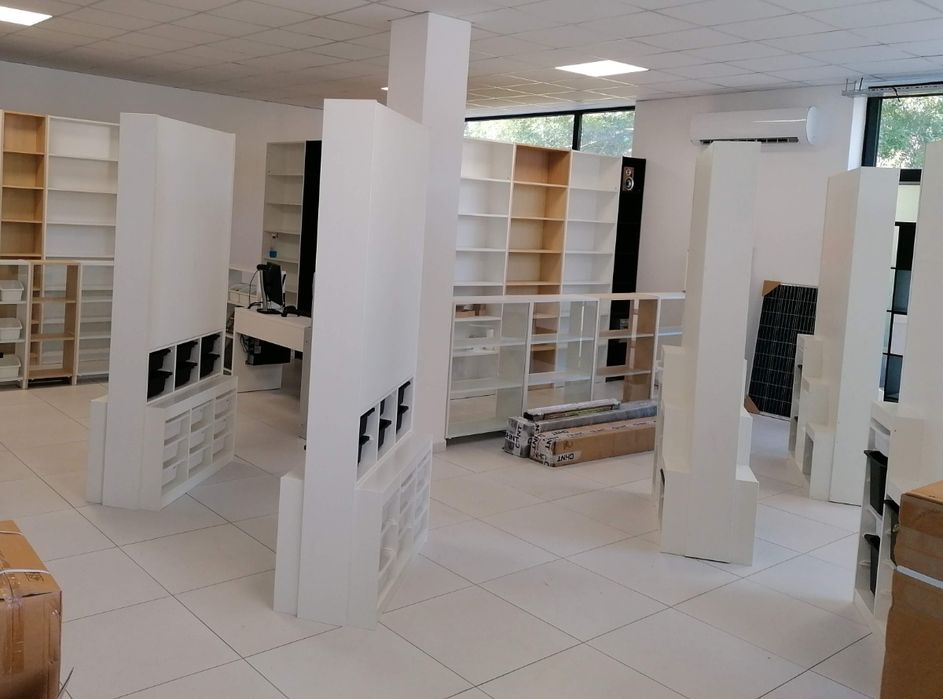 Стелажи за магазин