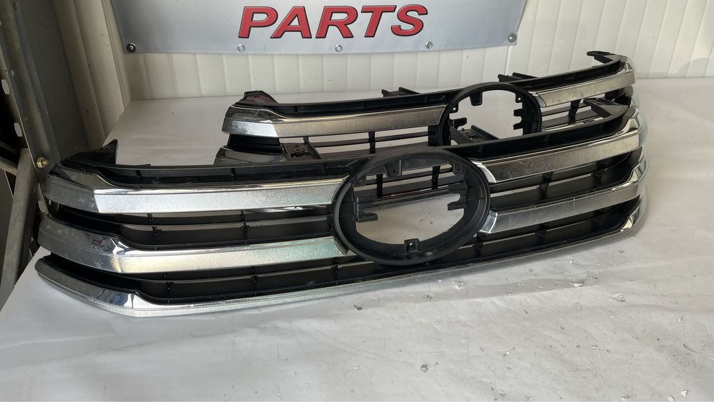 3 броя решетки Toyota Hilux 8