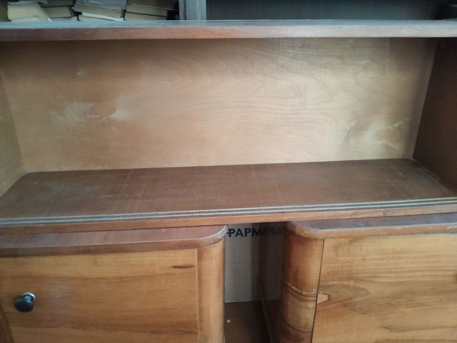 Продаётся книжная полка.