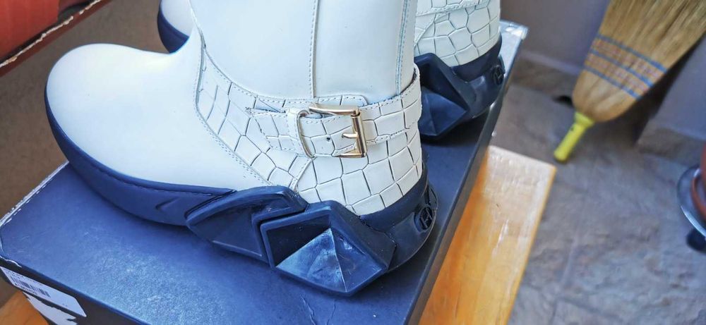 Оригинални маркови дамски кожени боти HIDE & JACK - 37 номер